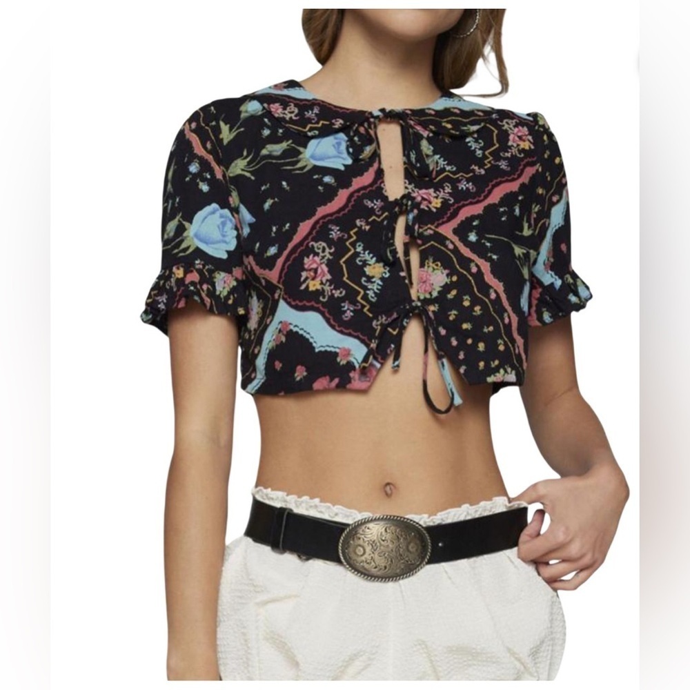 🆕Kimchi Blue Black Floral Saturday Tie-Front Crop Top S🆕